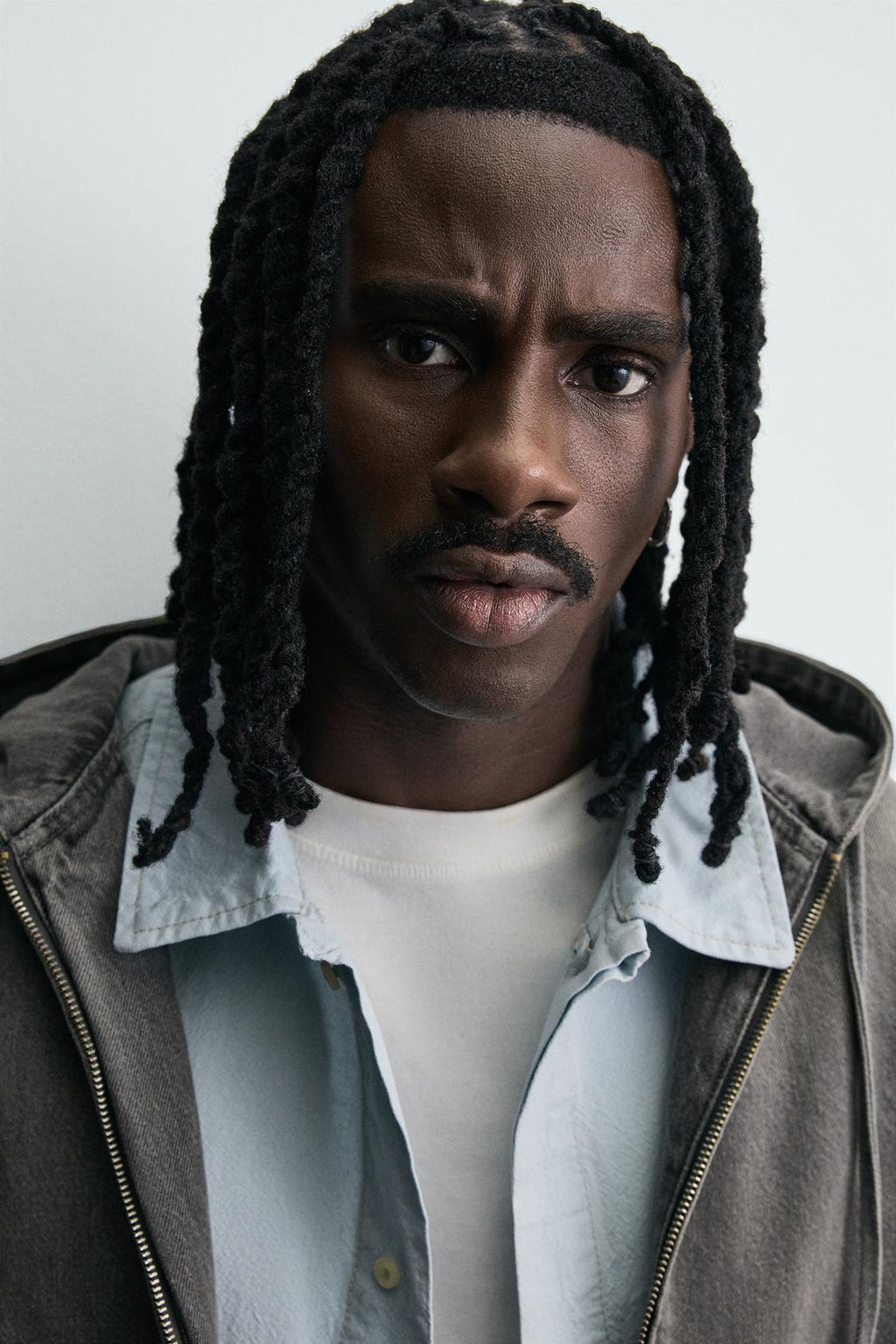 VESTE DÉLAVÉE À CAPUCHE