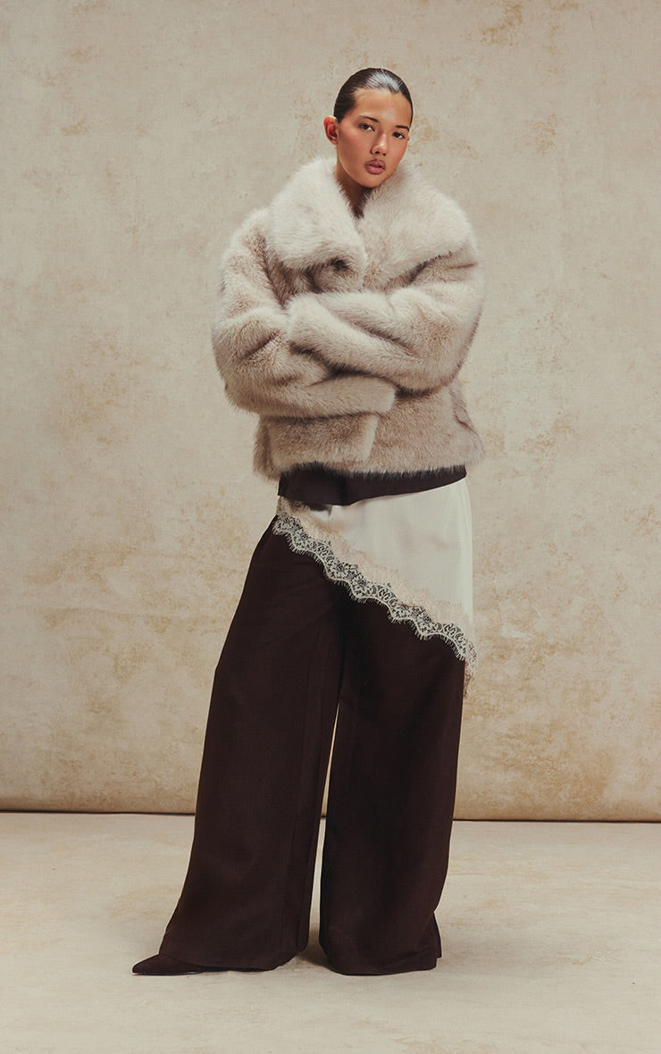 MANTEAU EN FAUSSE FOURRURE À COL STYLE CHÂLE COURT