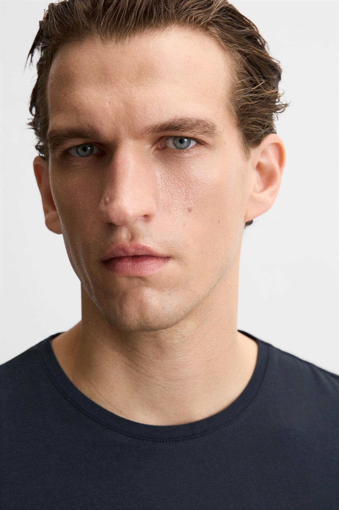 T-SHIRT SLIM FIT BASIQUE