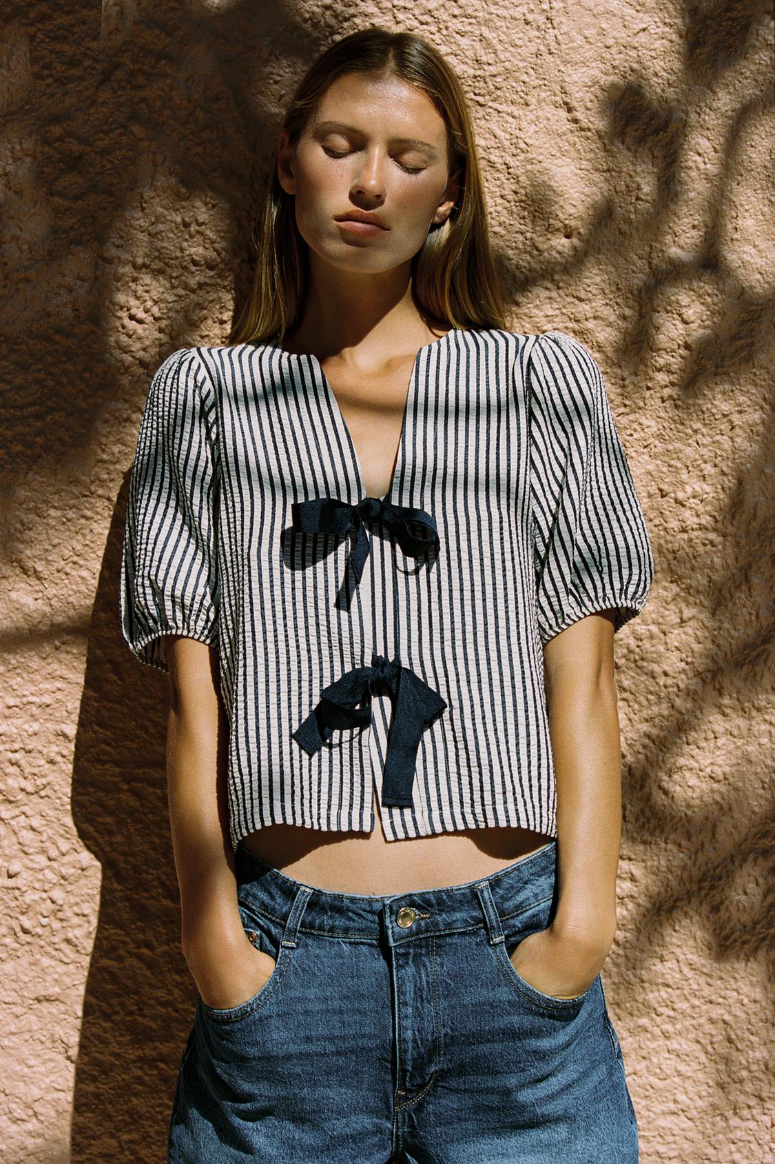 BLOUSE À LACETS AVEC LIN