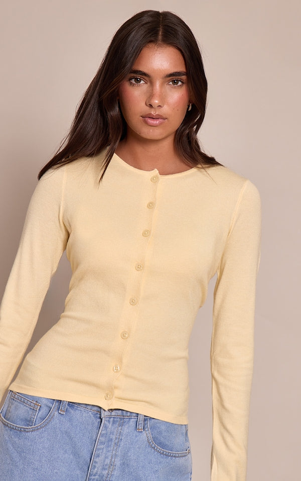 CARDIGAN EN MAILLE FINE À BOUTONS
