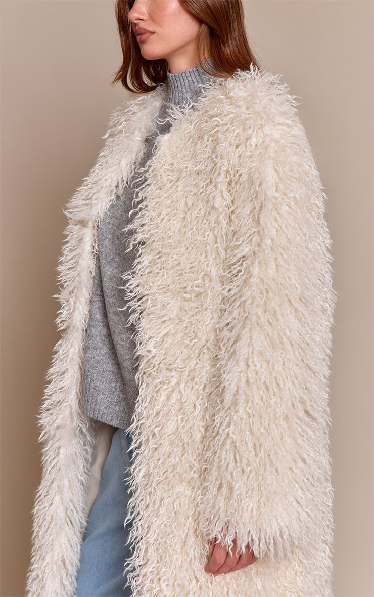 MANTEAU LONG EN FAUSSE FOURRURE DE MONGOLIE SANS REVERS