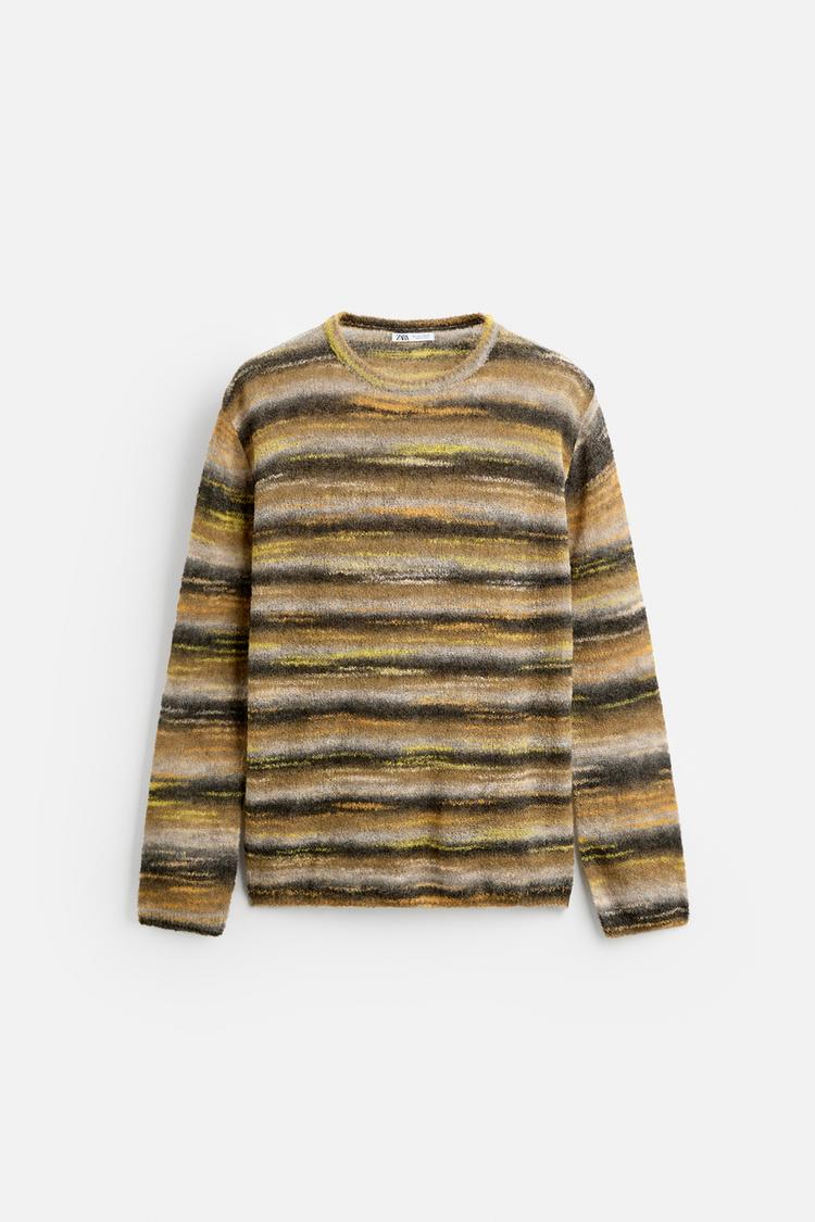 Pull à rayures irrégulières