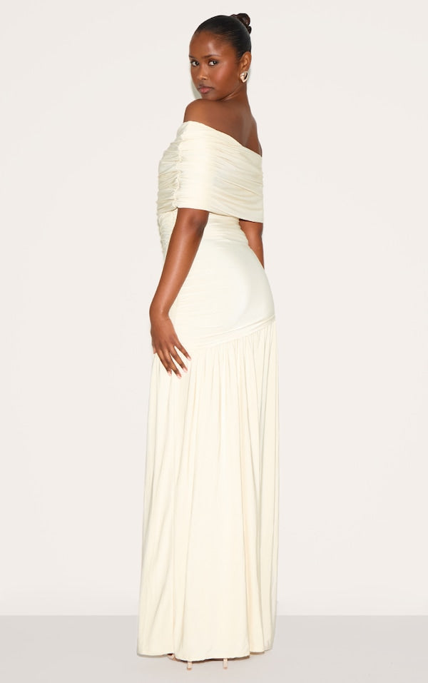ROBE LONGUE MOULANTE BLEUE FRONCÉE À COL BARDOT SUPERPOSÉ ET ÉPAULE UNIQUE