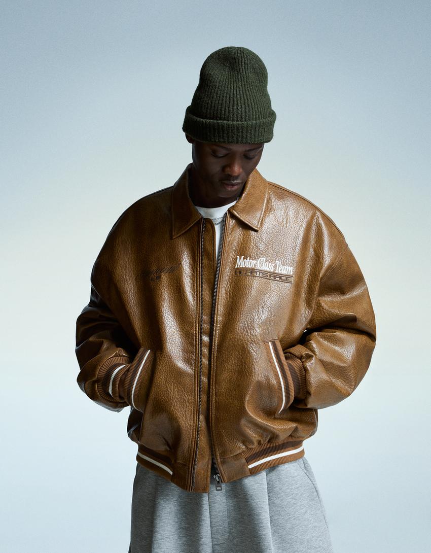 VESTE EN SIMILICUIR BRODÉ