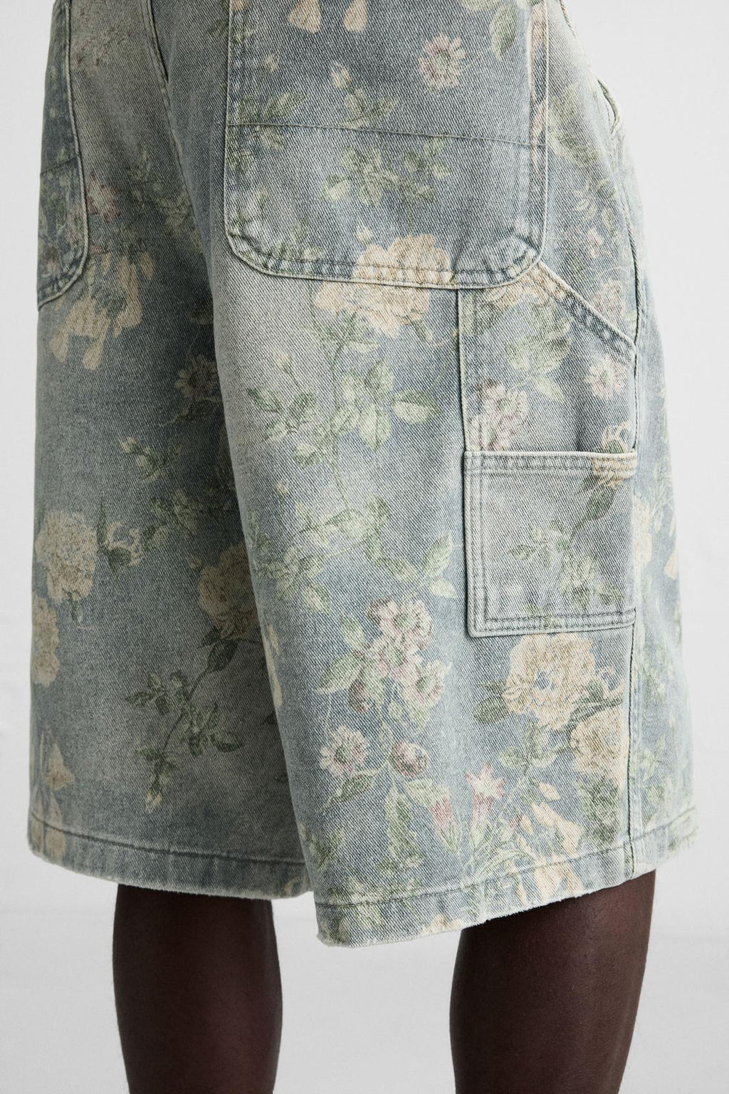 BERMUDA À POCHE DE CHARPENTIER À IMPRIMÉ FLORAL