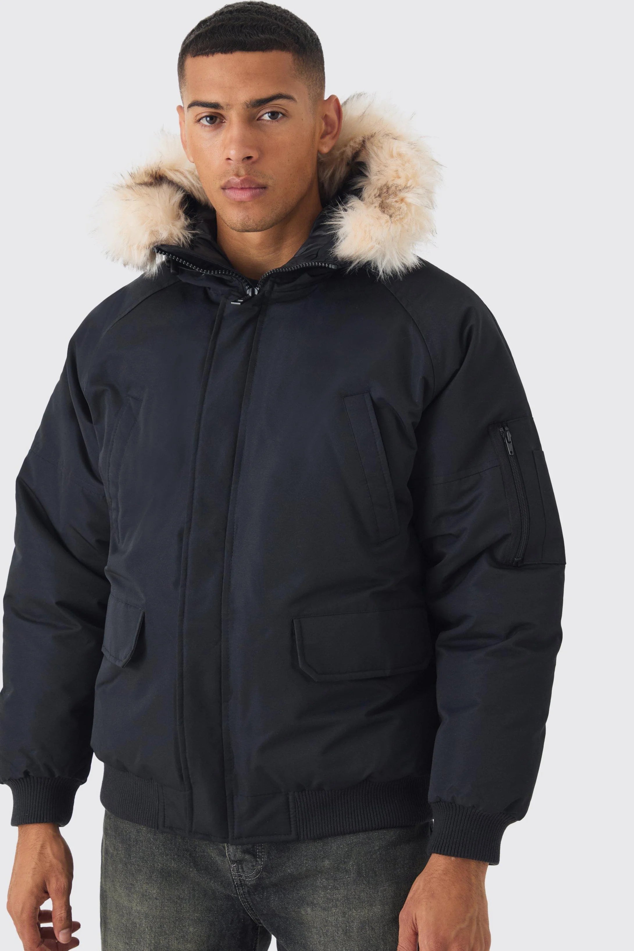 PARKA À CAPUCHE ET BORDURE EN SYNTHÉTIQUE