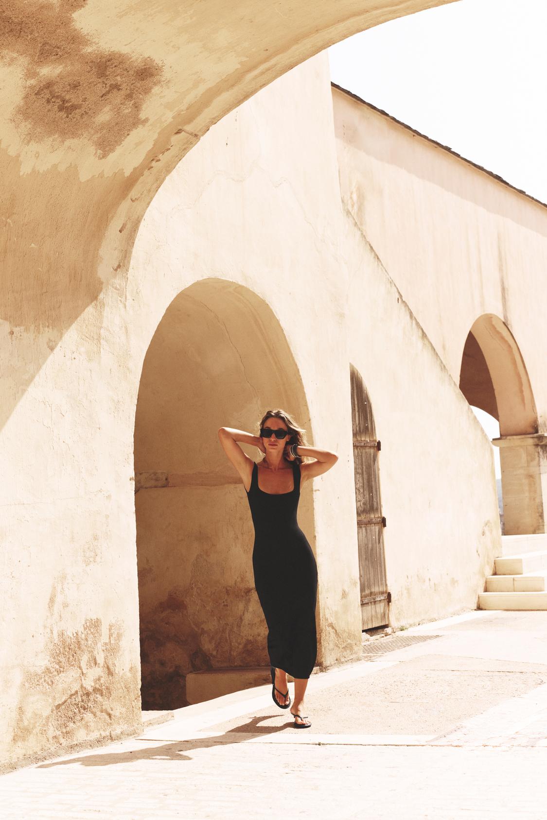 ROBE DECOLLETÉ CARRÉ STRETCH