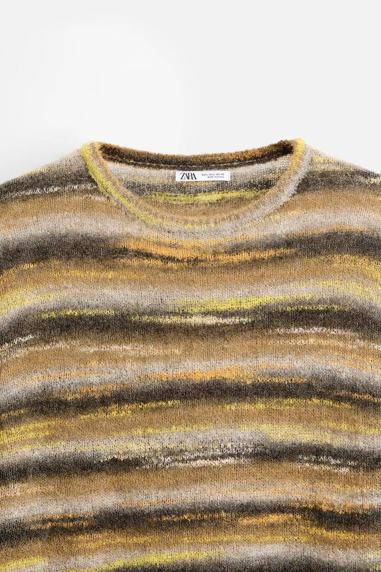 Pull à rayures irrégulières