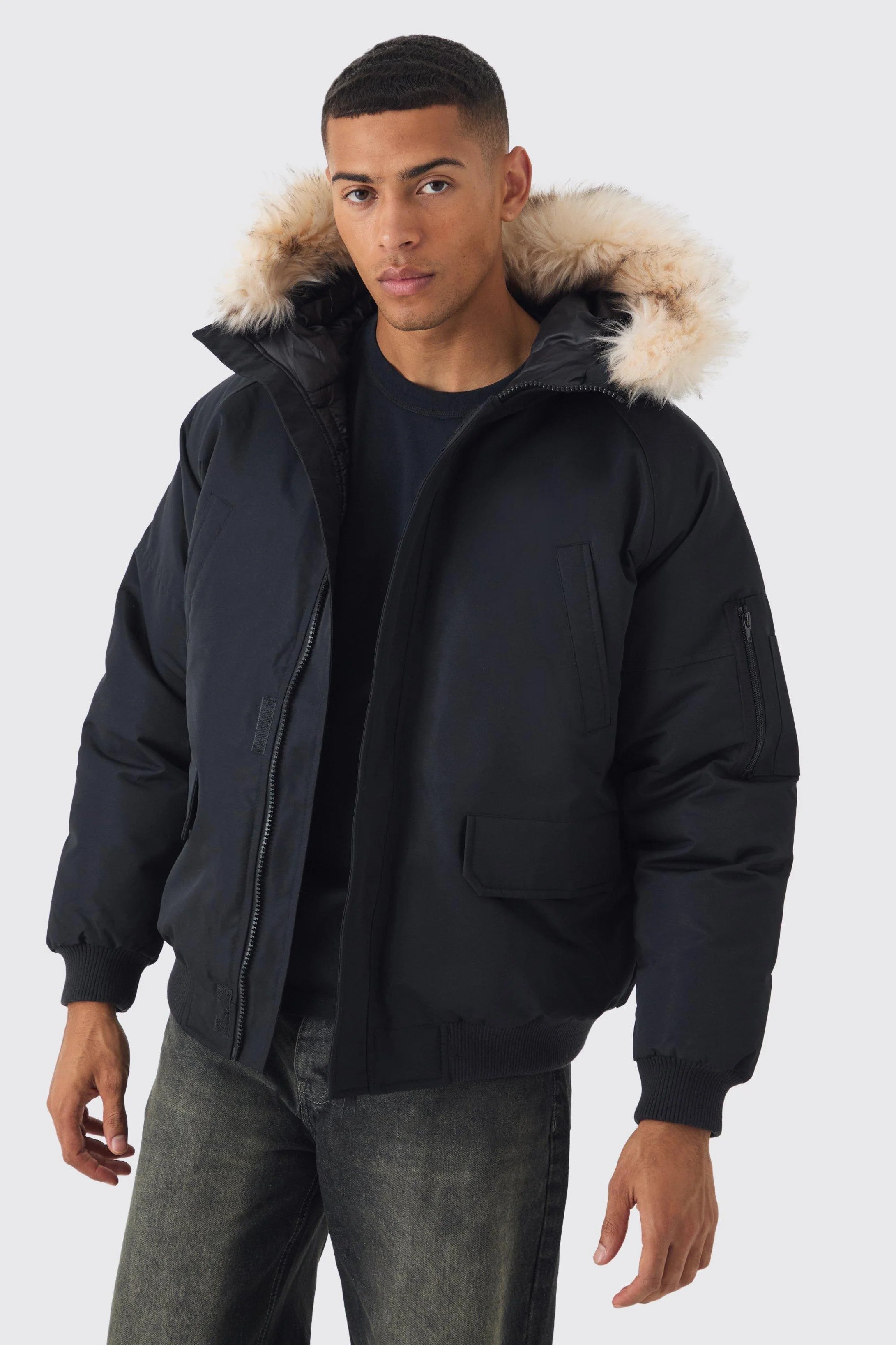 PARKA À CAPUCHE ET BORDURE EN SYNTHÉTIQUE