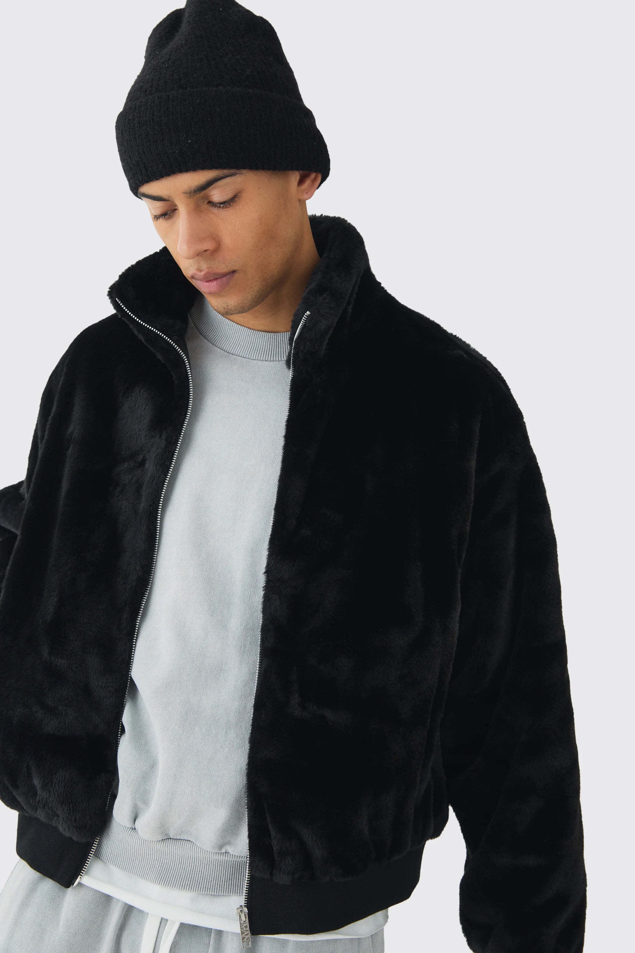 BOMBER EN SYNTHÉTIQUE À COL CHEMINÉE