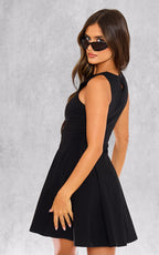 ROBE DROITE EN MAILLE TISSÉE STRETCH À COL NAGEUR ET DÉTAIL PLISSÉ