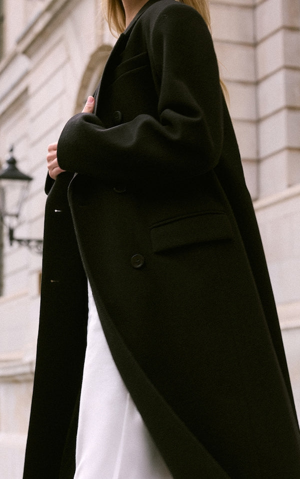 MANTEAU STRUCTURÉ OVERSIZE NOIR À DOUBLE BOUTONNIÈRE