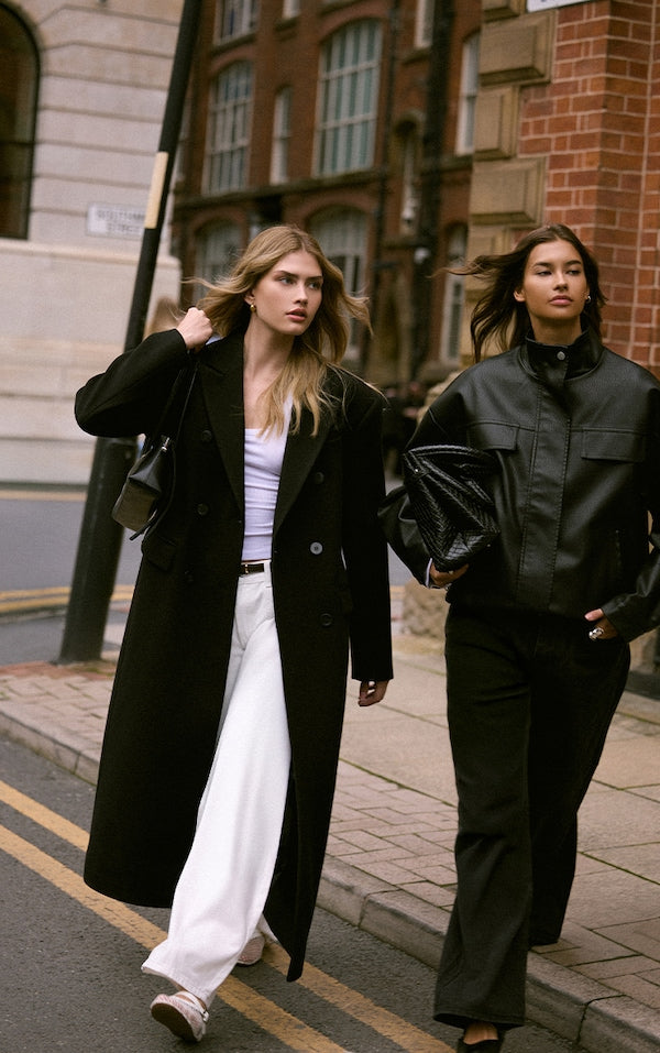 MANTEAU STRUCTURÉ OVERSIZE NOIR À DOUBLE BOUTONNIÈRE
