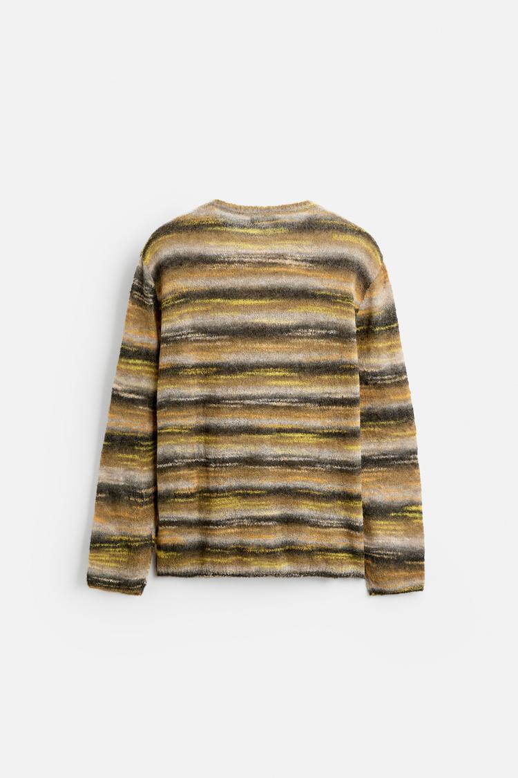 Pull à rayures irrégulières