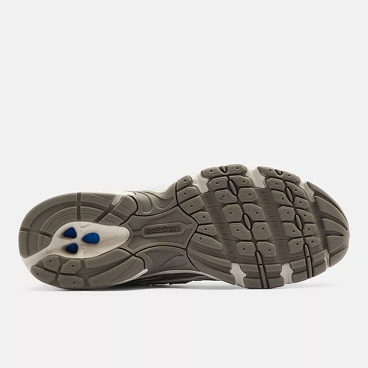 NEW BALANCE 740 - BEIGE / MARRON