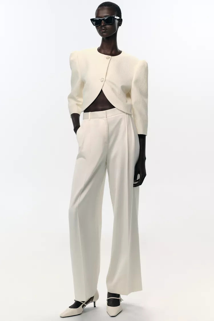 VESTE COURTE À MANCHES BOUFFANTES