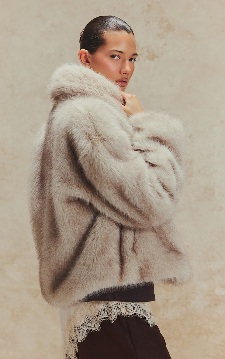 MANTEAU EN FAUSSE FOURRURE À COL STYLE CHÂLE COURT