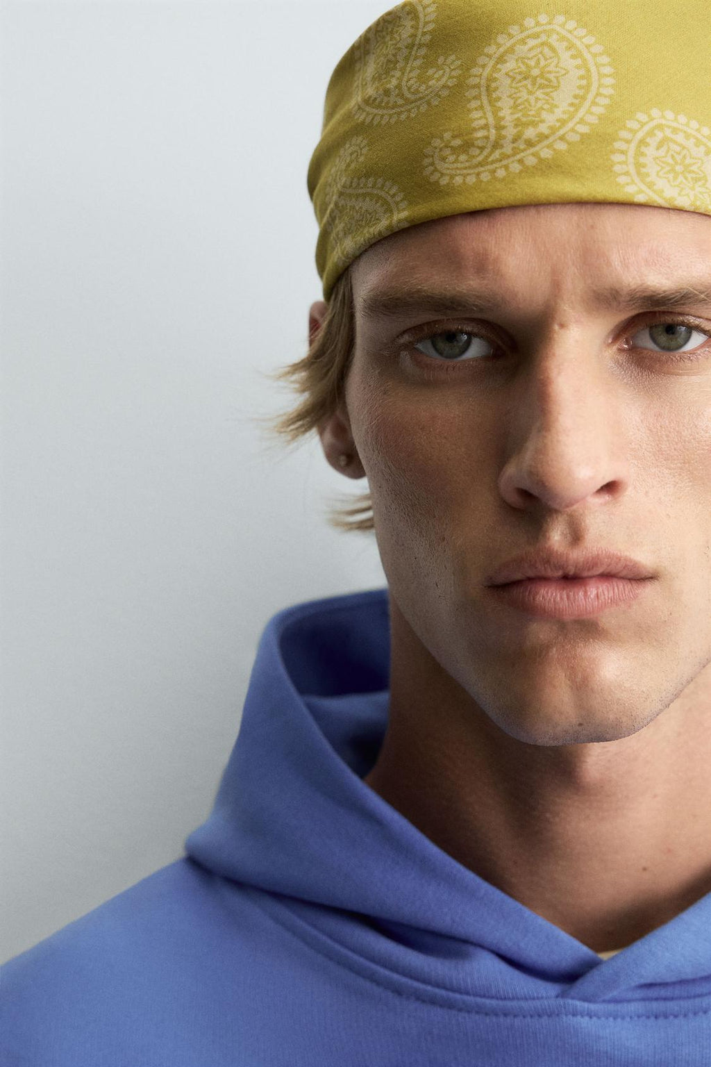 SWEAT À CAPUCHE BASIQUE