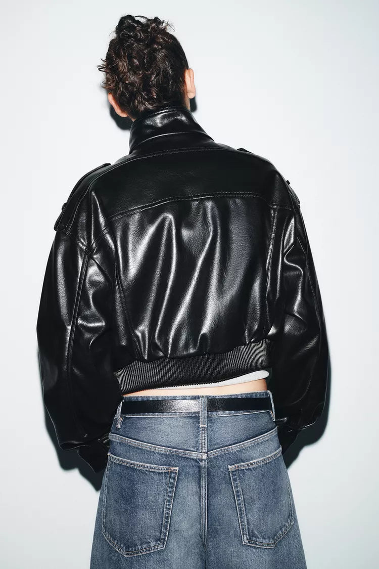 BLOUSON EN MATIÈRE SYNTHÉTIQUE AVEC PATTES