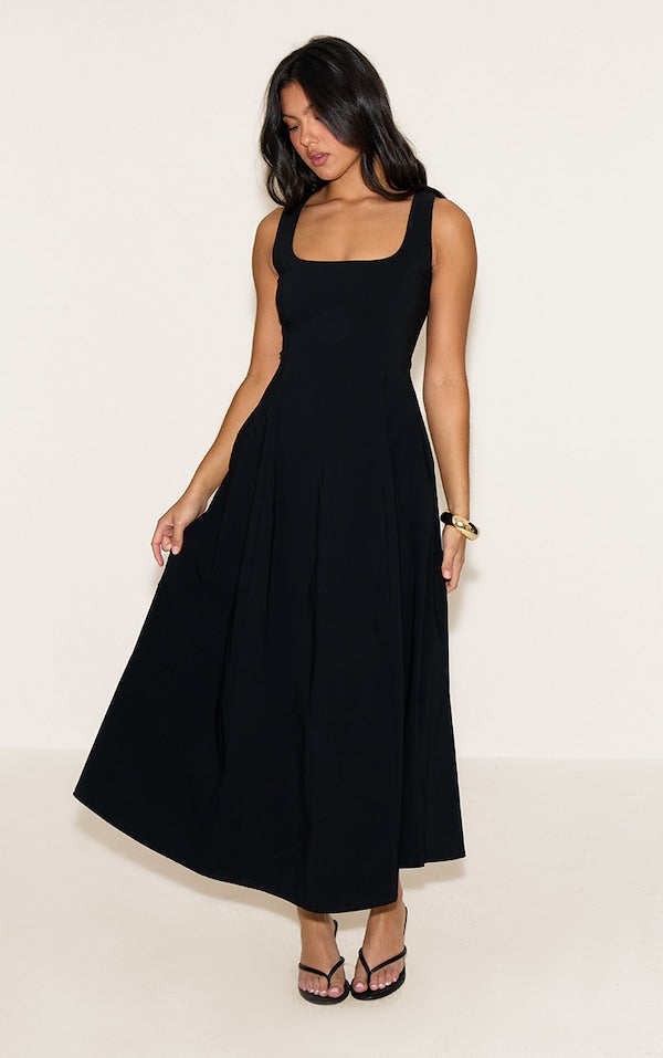 ROBE LONGUE NOIRE SANS MANCHES À COL ROND