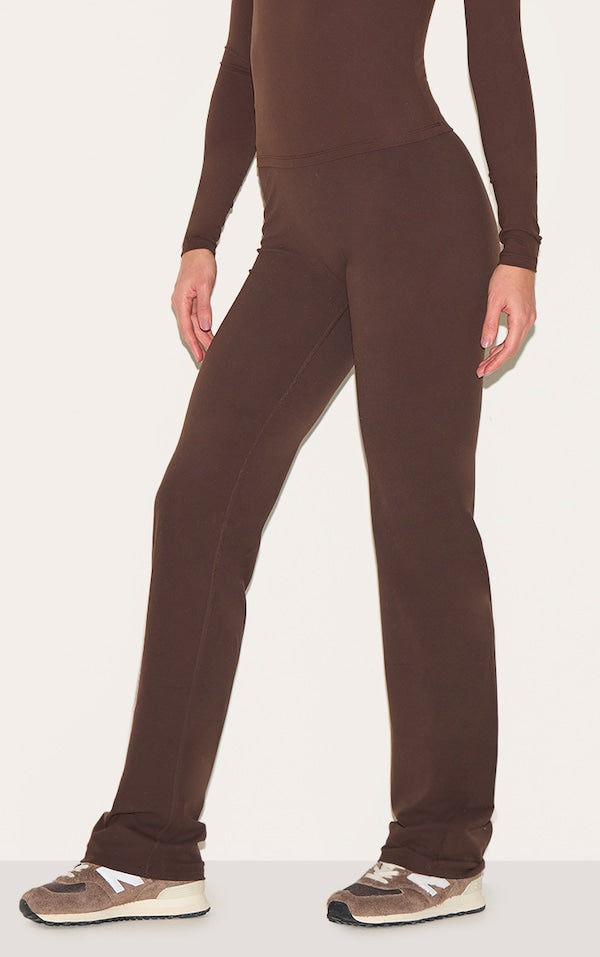 TALL PANTALON FLARE SCULPT CAFÉ À DÉTAIL CONTOURS