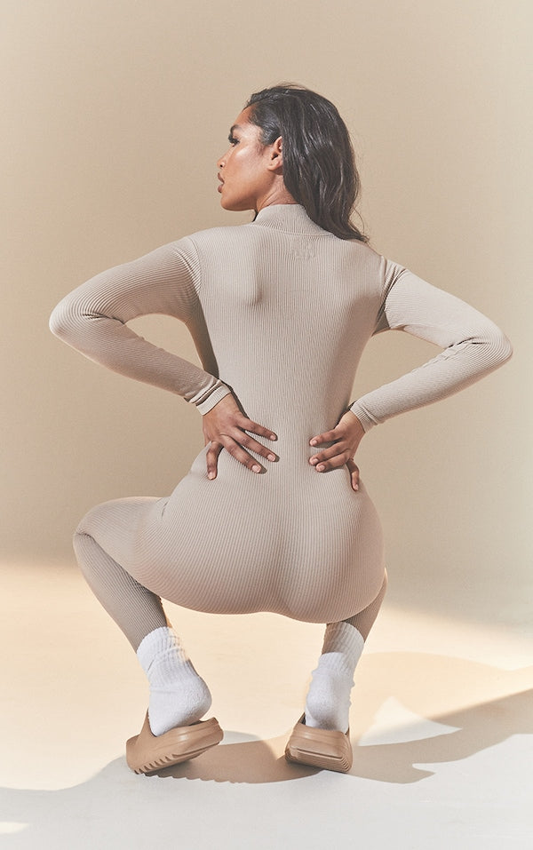 COMBINAISON STRUCTURÉE CÔTELÉE DÉTAIL CONTOURS À ZIP