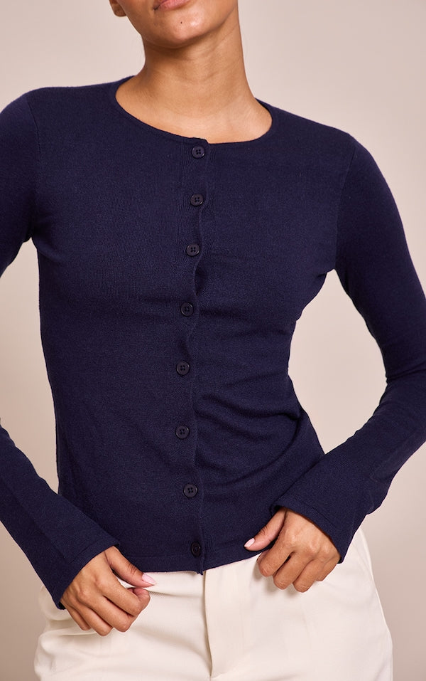 CARDIGAN EN MAILLE FINE À BOUTONS