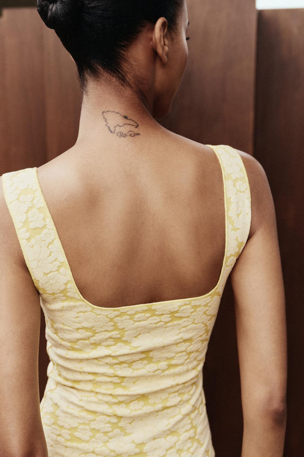 ROBE DECOLLETÉ CARRÉ STRETCH