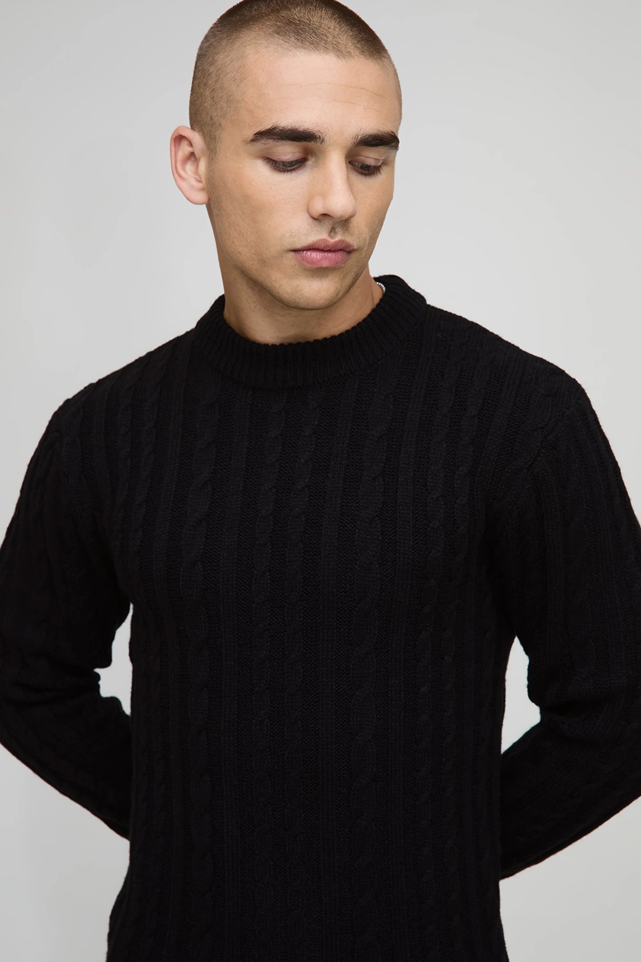 MUSCLE FIT CABLE KNITTED JUMPER