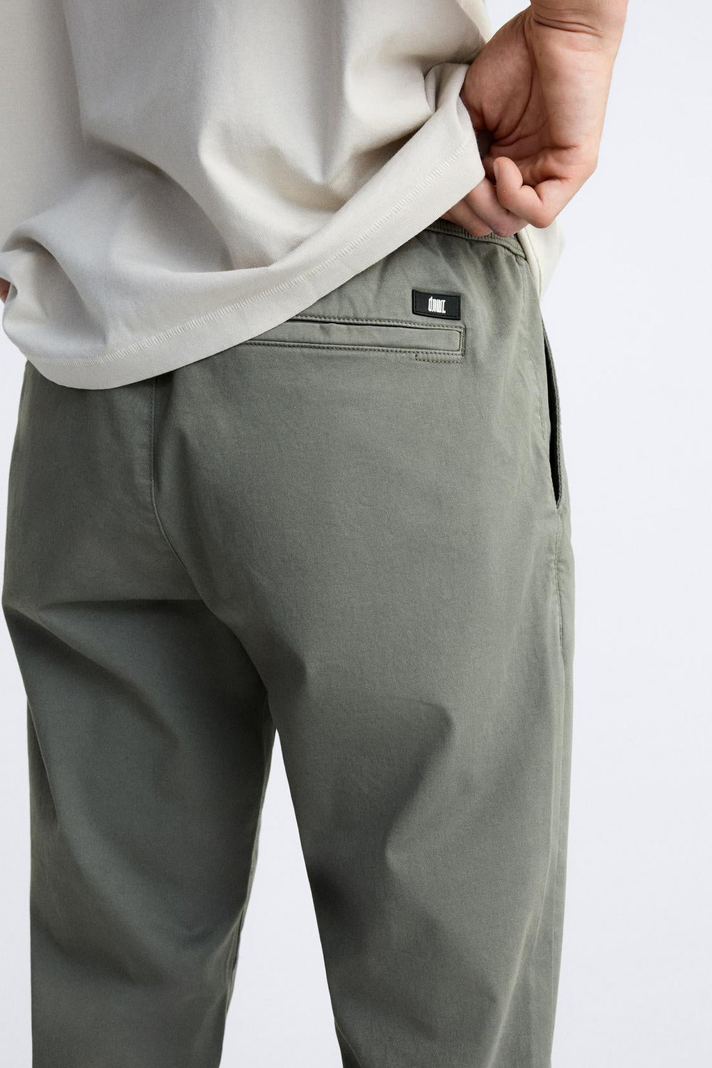 PANTALON DÉLAVÉ AVEC TAILLE JOGGING