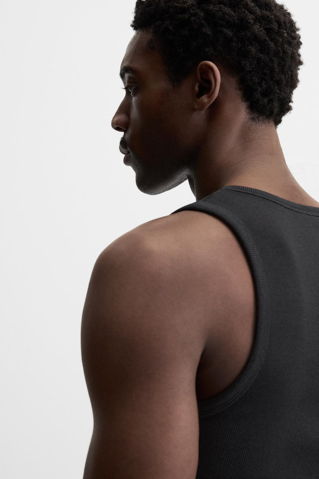 T-SHIRT DÉBARDEUR BASIQUE CÔTELÉ