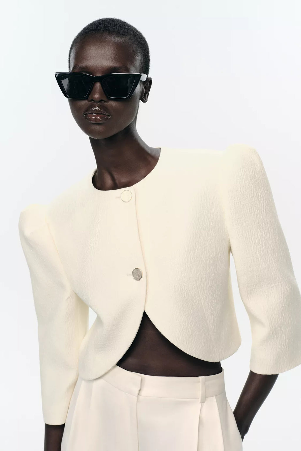 VESTE COURTE À MANCHES BOUFFANTES