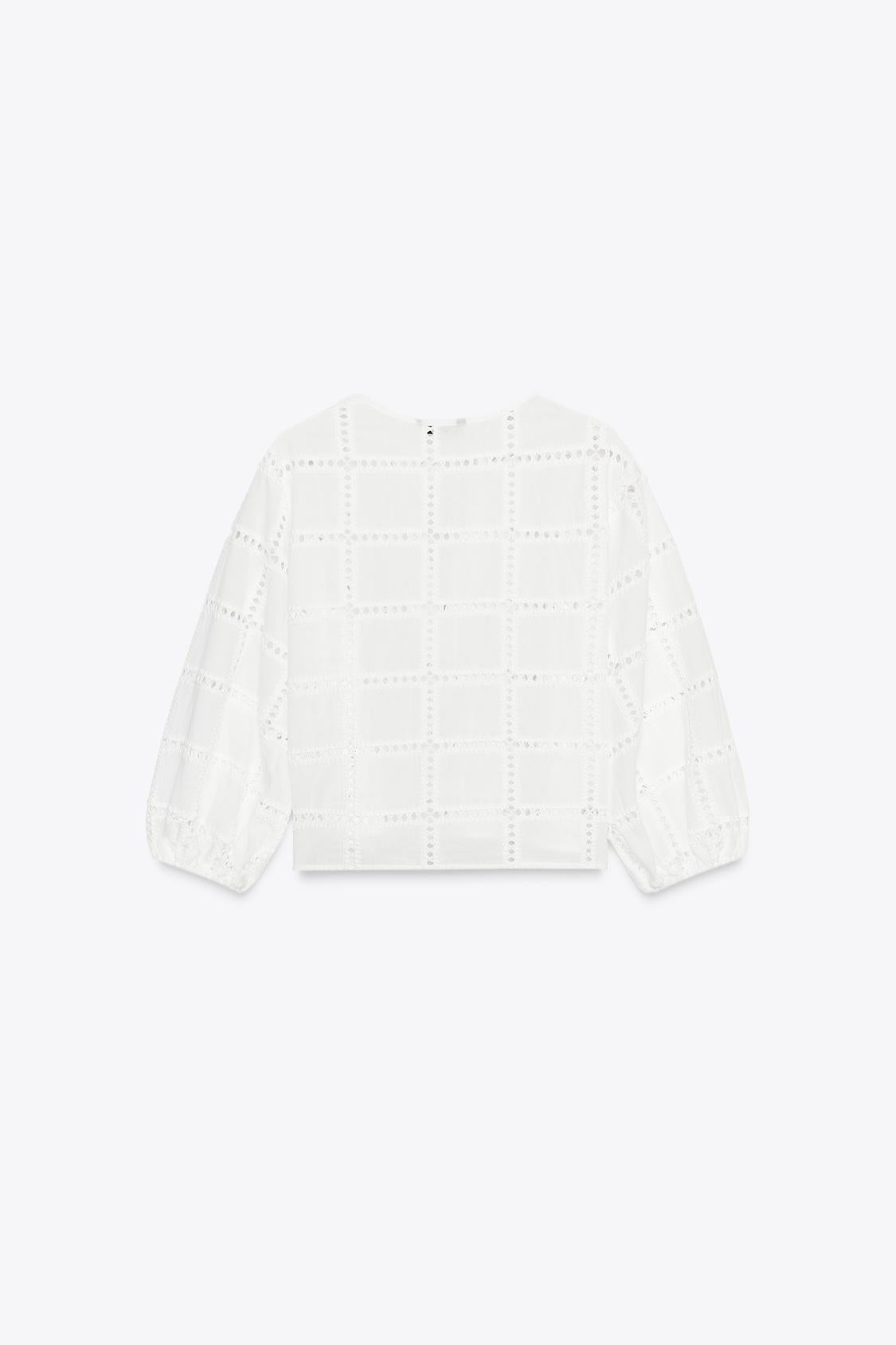 BLOUSE COURTE BRODÉE ET PERFORÉE