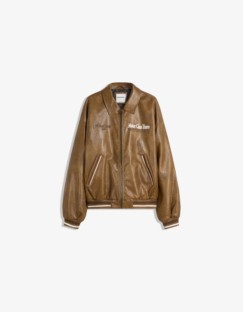 VESTE EN SIMILICUIR BRODÉ