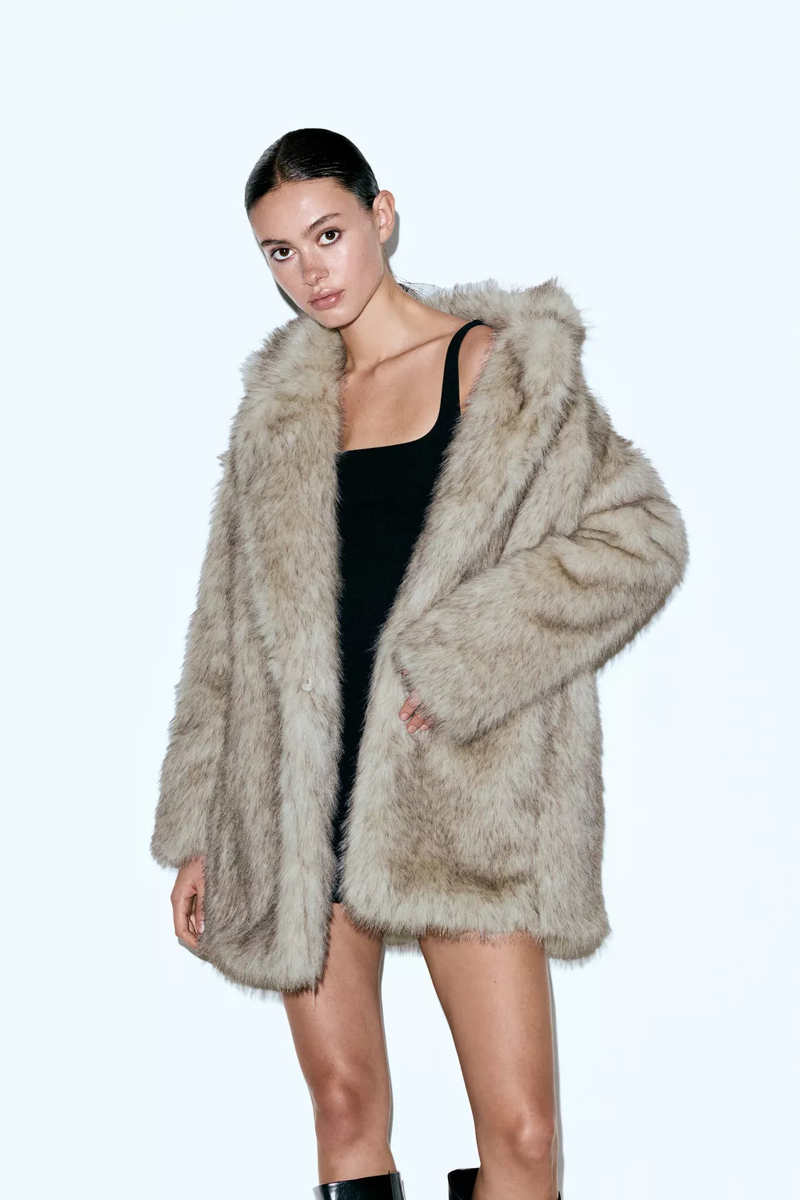 MANTEAU EN FAUSSE FOURRURE