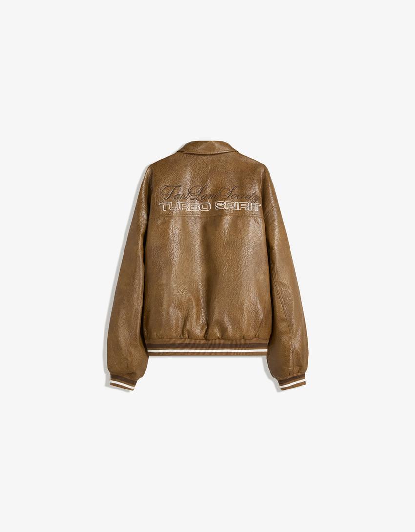 VESTE EN SIMILICUIR BRODÉ