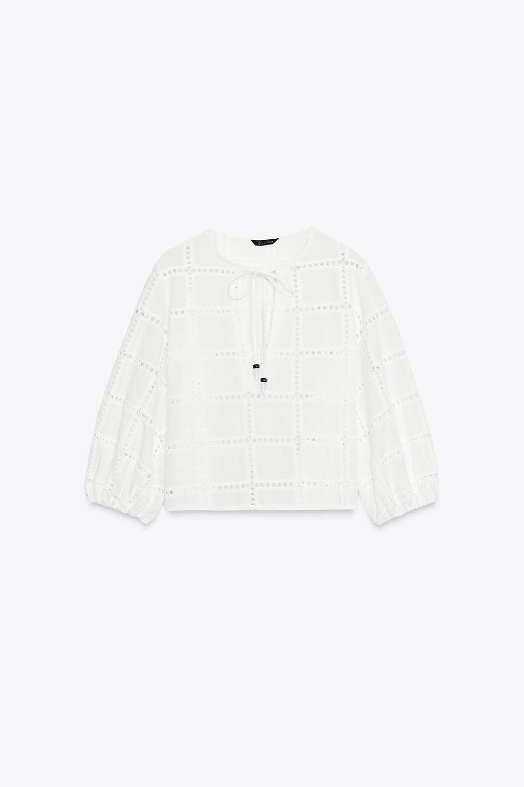 BLOUSE COURTE BRODÉE ET PERFORÉE