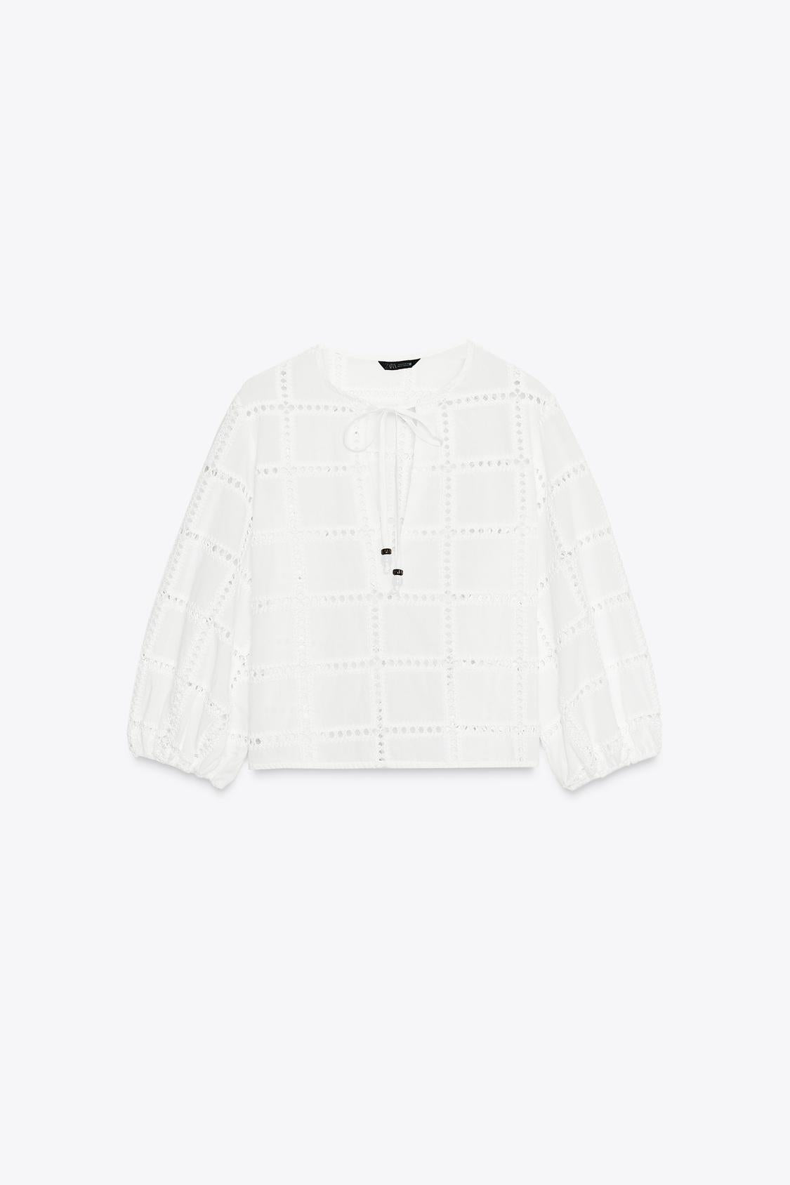 BLOUSE COURTE BRODÉE ET PERFORÉE