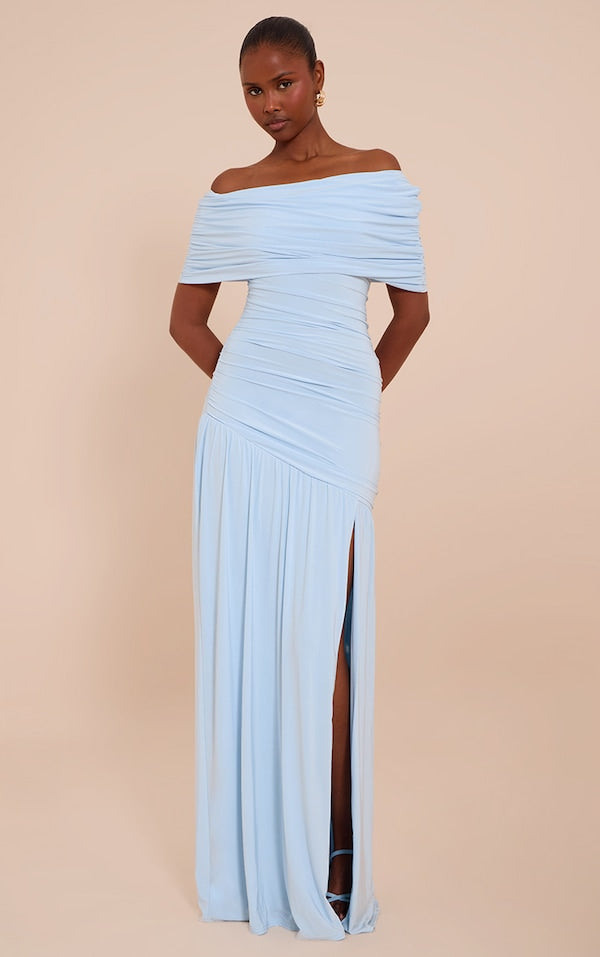 ROBE LONGUE MOULANTE BLEUE FRONCÉE À COL BARDOT SUPERPOSÉ ET ÉPAULE UNIQUE