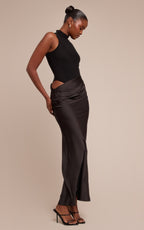 ROBE LONGUE EN MESH À COL NAGEUR ET JUPE SATINÉE