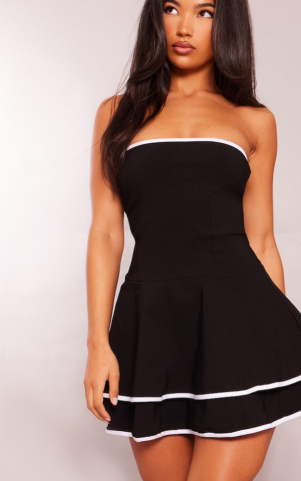 ROBE DROITE NOIRE TISSÉE STRETCH À ÉTAGES ET CONTRASTES