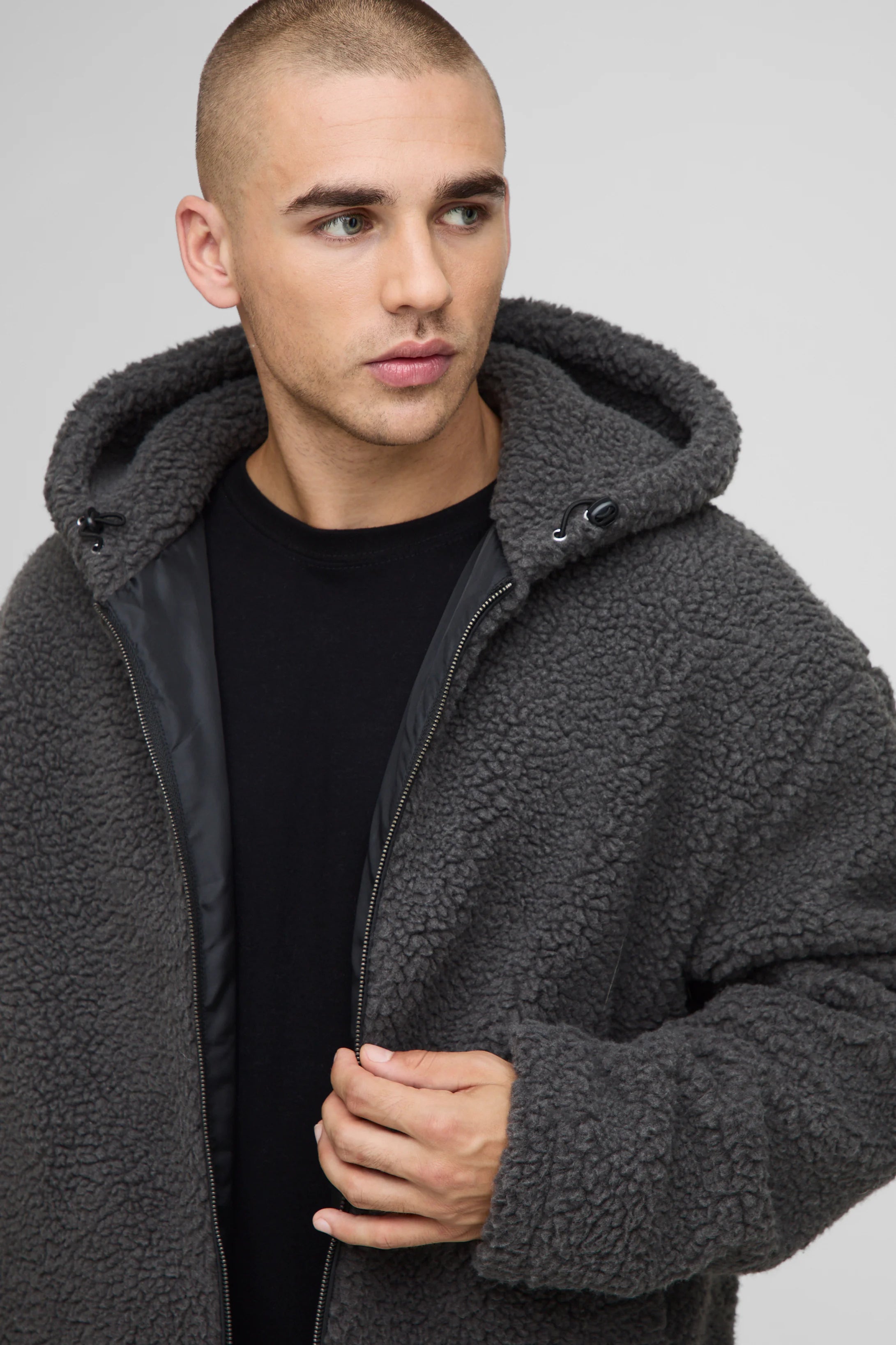 VESTE OVERSIZE À CAPUCHE EN POLAIRE