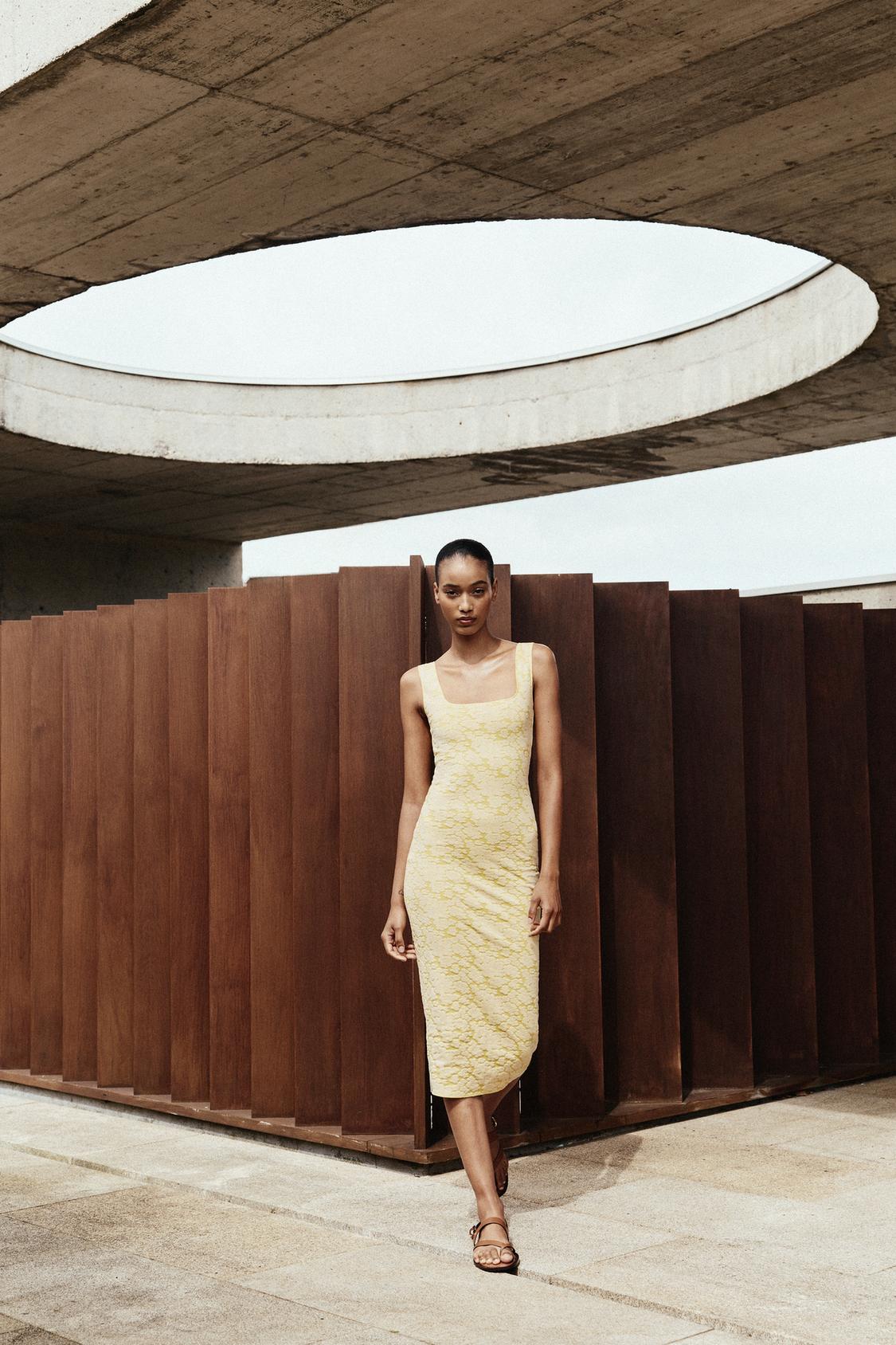 ROBE DECOLLETÉ CARRÉ STRETCH