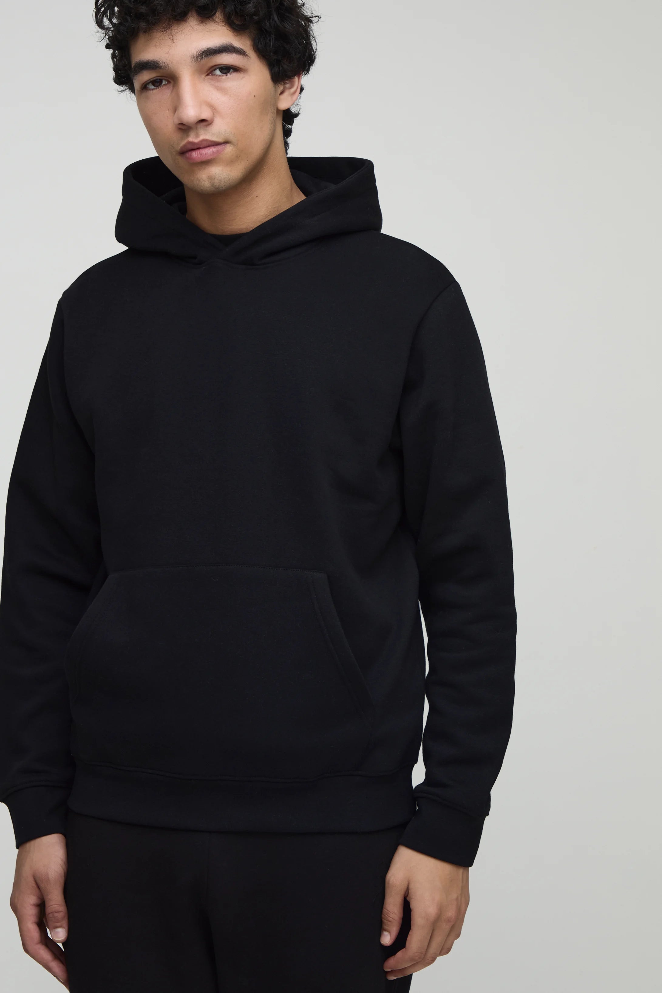 SWEAT À CAPUCHE DROIT BASIQUE